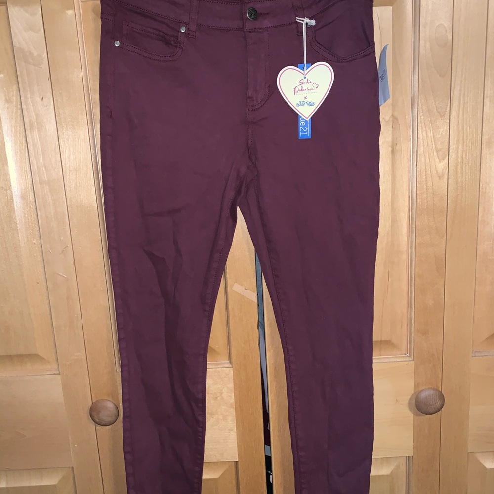 NEW WITH TAGS super cute Maroon ankle length jeans